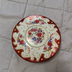 Vintage floral Daher tin